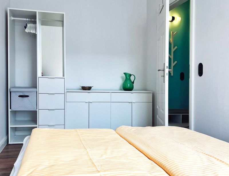 Schlichtes Schlafzimmer für angenehme Nächte